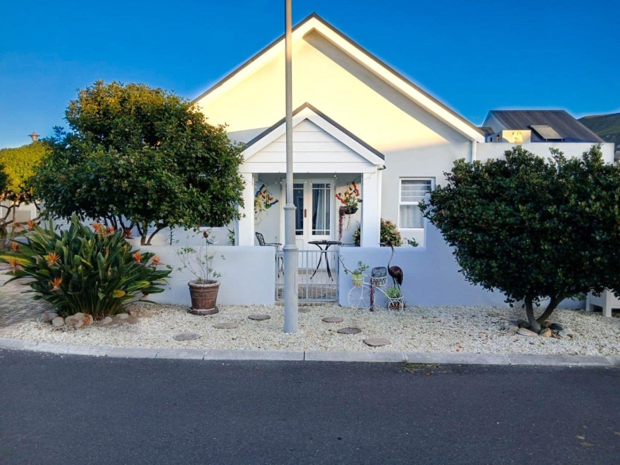 2 Bedroom Property for Sale in Sandbaai Western Cape